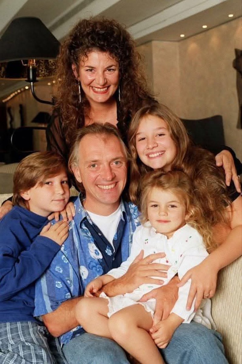 Bottom Official tweet media