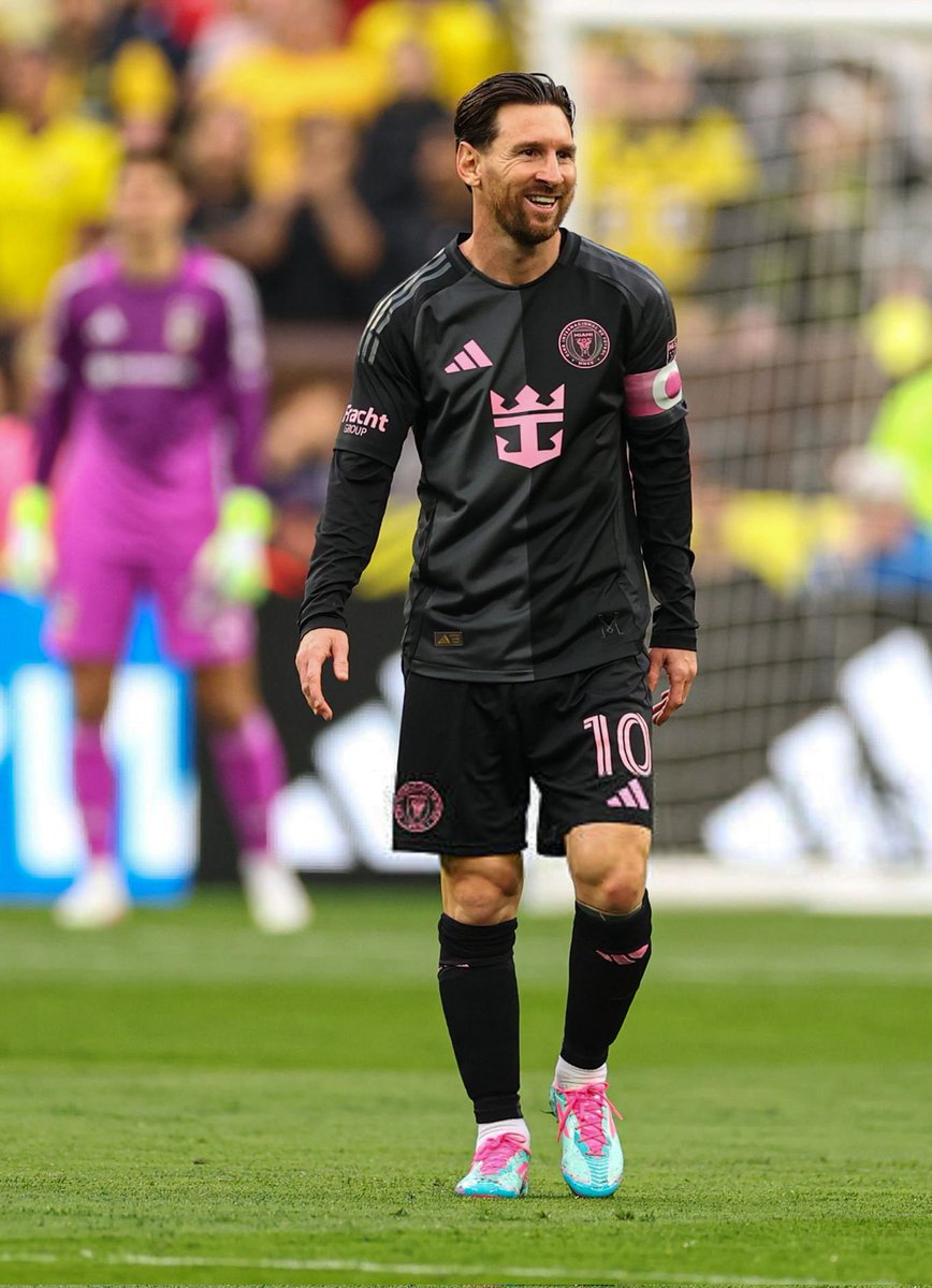 Ashley AE77 tweet media