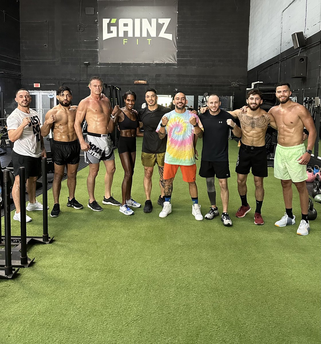 RobertJohnston's tweet photo. Today’s HIIT session exposed the truth—when nutrition and sleep fall off, performance suffers. Felt it hard in those final rounds.

Training. Nutrition. Recovery. The Big 3. No shortcuts.

Big thanks to Coach Jon + the squad.

#RobertWJohnston #FitOver40 #FitOver50 #HIIT https://t.co/NUI7yvVyn7