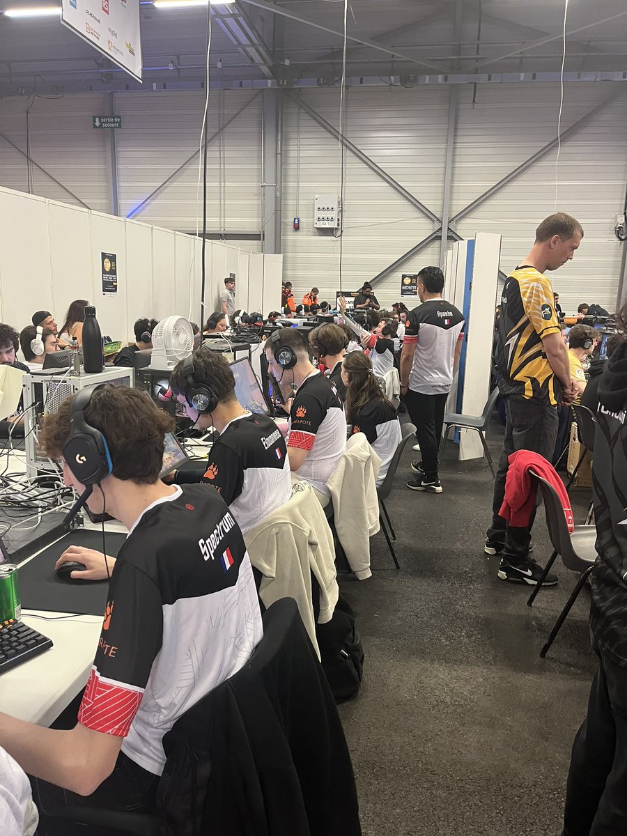 4FUN eSport (@4fun_e_sport) on Twitter photo C’est la fin du Day 1 à la <a href="/GamersAssembly/">Gamers Assembly</a> pour 4FUN Esport !
Le roster Valorant termine en 3-3 après avoir croisé le fer avec :
Khalm haim always, <a href="/lyost_esport/">Lyost</a> , 33drunk, <a href="/NuxeriaEsport/">Nuxeria Esport</a> , <a href="/ProjetRedlock/">Projet Redlock</a> , <a href="/ElementWasp/">Element Wasp</a> .
Le roster Académie sort la perf en 4-2 face à : C’est la fin du Day 1 à la <a href="/GamersAssembly/">Gamers Assembly</a> pour 4FUN Esport !
Le roster Valorant termine en 3-3 après avoir croisé le fer avec :
Khalm haim always, <a href="/lyost_esport/">Lyost</a> , 33drunk, <a href="/NuxeriaEsport/">Nuxeria Esport</a> , <a href="/ProjetRedlock/">Projet Redlock</a> , <a href="/ElementWasp/">Element Wasp</a> .
Le roster Académie sort la perf en 4-2 face à :