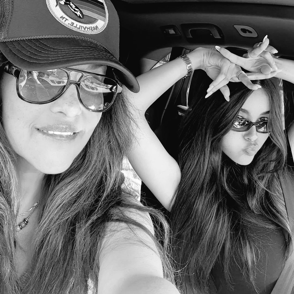 hellhiill's tweet image. hottest mother and daughter duo btw