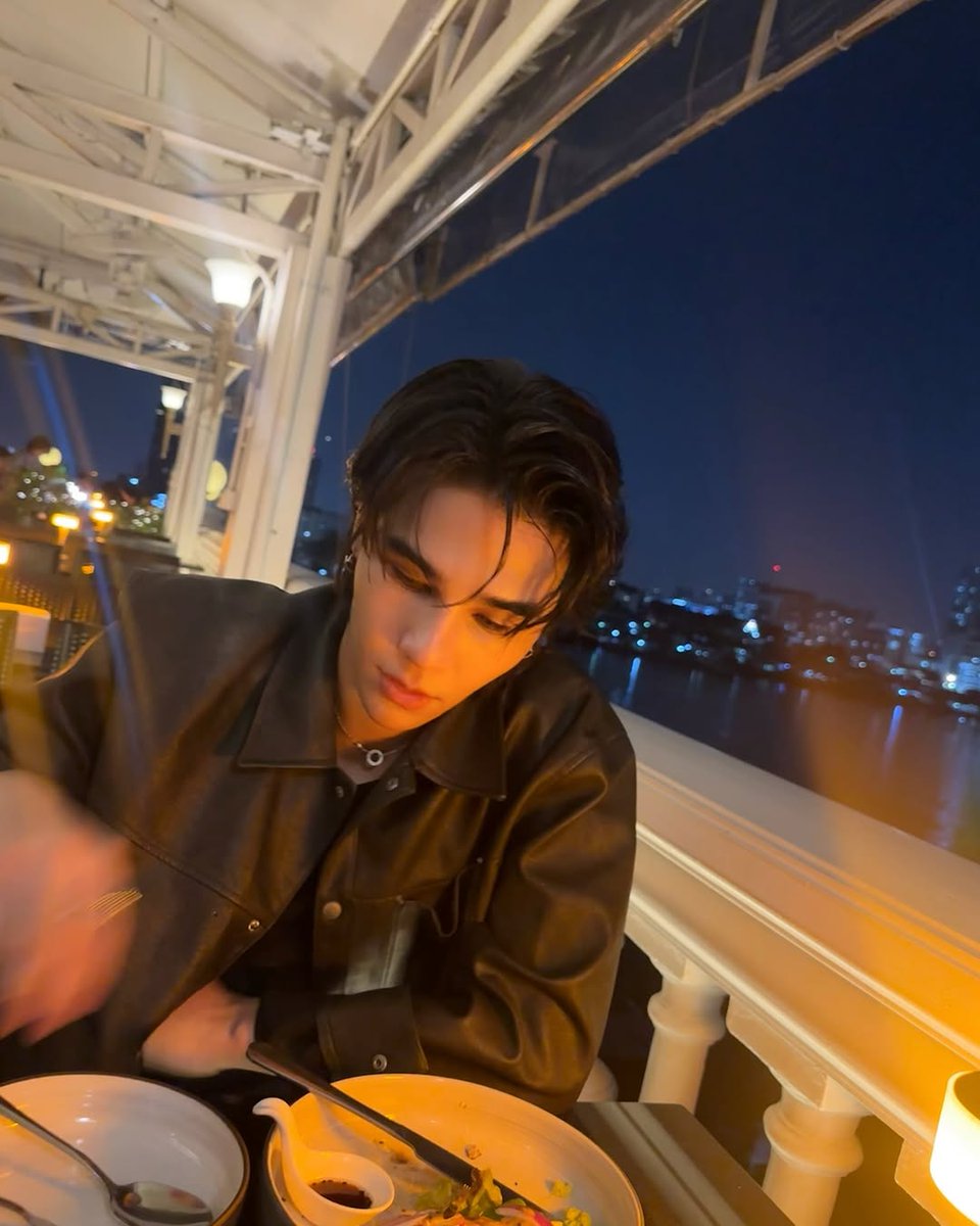 For days
I've waited so patiently
You know it's been a while
My soul is hungry for you
So, what do you say? Yeah
I'm telling you honestly
I want you all the time 
I love to hear that you're mine

                                                                       𝐾𝑠𝑡ℎ