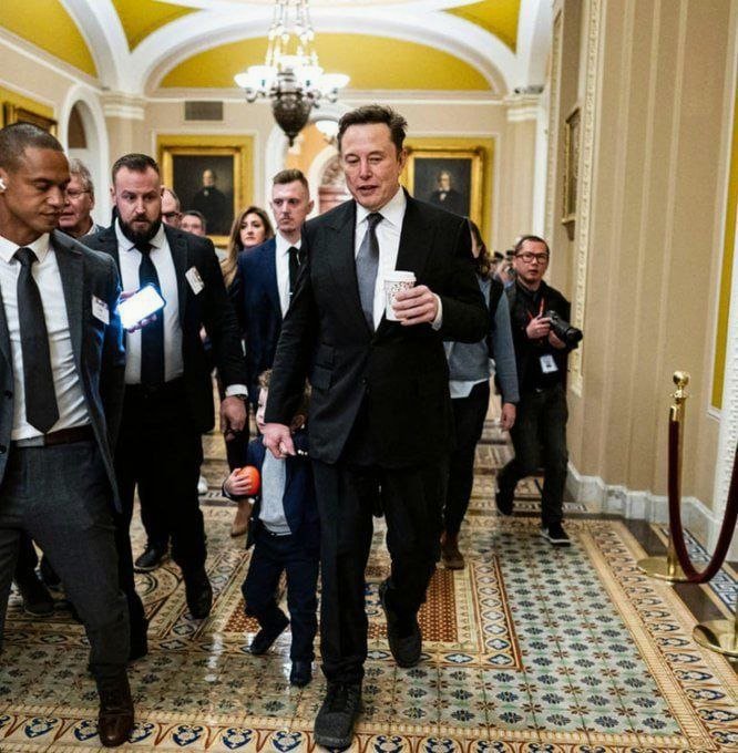 🚨BREAKING: 

Should Elon Musk lead the Government Efficiency agency and audit the entire federal government?

A. HE SHOULD
B. HE SHOULDN'T