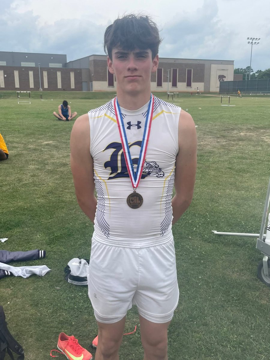 Edgewood_Ath's tweet photo. Congratulations to all of our #FastFamily Regional Qualifiers, but a HUGE SHOUTOUT goes to A Fincher.  

Fincher takes 3rd in the Regional Finals in the 300M Hurdles running a 40.03.  This time is a personal record for Fincher.

#EdgewoodProud #fastfamily https://t.co/OGSsVBENJl