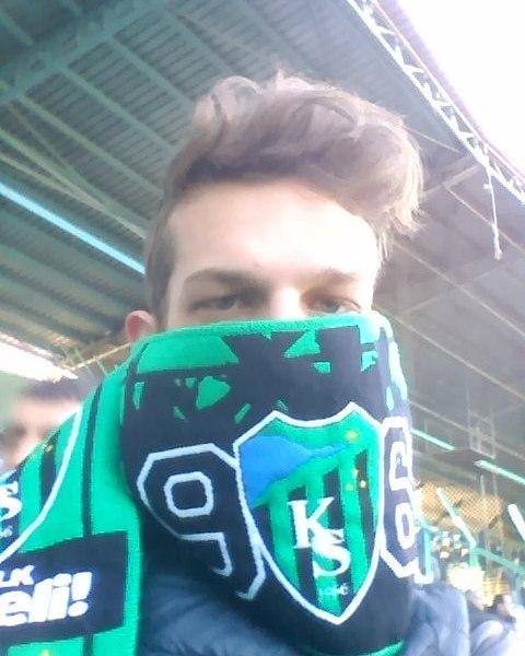 2015 yılında basladım maclara gitmeye 2025 yılına  geldik birgün vazgecmedim bu armadan kilometrelerce gidilen deplasmanlar şampıyonluk hayalleri kurarken düşülen ligler her sene bekledik inandık vazgecmedik ve sonunda o sene geldik süper denen lig e ne arma degiştik ne isim