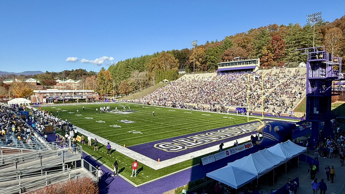 College Football Campus Tour tweet media