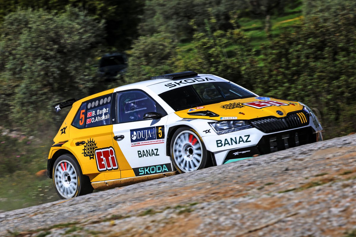 TOSFED's tweet photo. Petrol Ofisi Maxima 2025 Türkiye Ralli Şampiyonası ikinci yarışı olan Rally Bodrum, Toksport WRT’den Buğra Banaz-Onur Ahıskalı ekibinin birinciliği ile sona erdi. GP Garage My Team’in Romanyalı ekibi Andrei Girtofan-Dorun Pulpea‘nın ikinci sırada podyuma çıktığı rallinin, genel klasman üçüncülüğü ve Sınıf 3 birinciliğini ise Castrol Ford Team Türkiye’den Ali Türkkan-Oytun Albayrak elde etti.

https://t.co/4RMKmWrSFT