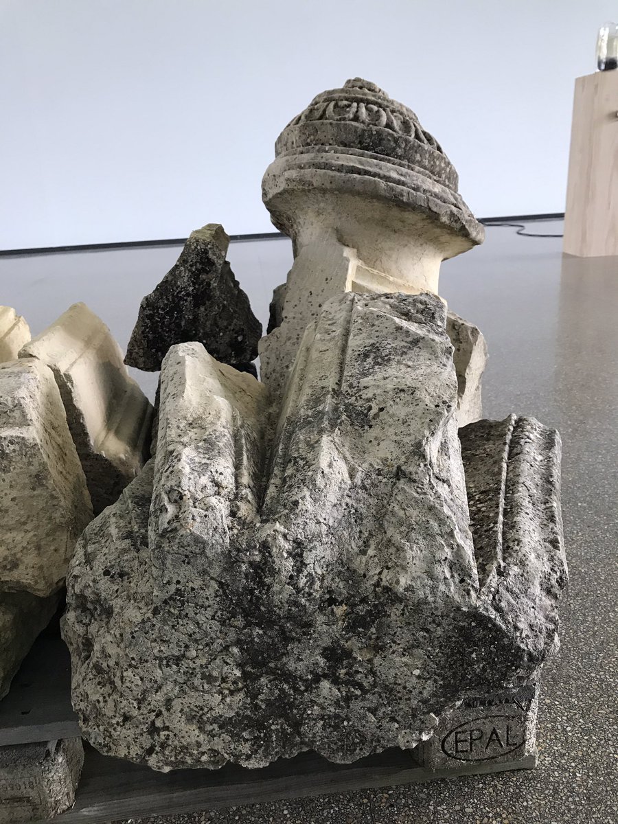 FdezMallo's tweet photo. ‘Una distancia insalvable’, exposición comisariada por @Kartoffelmensch 
@antoninoycinia #FCAYC
Fundación Cerezales.
Extraordinaria. 
—
Autores, piezas y explicación en siguiente tuit de este hilo https://t.co/CqdnIJEyr2