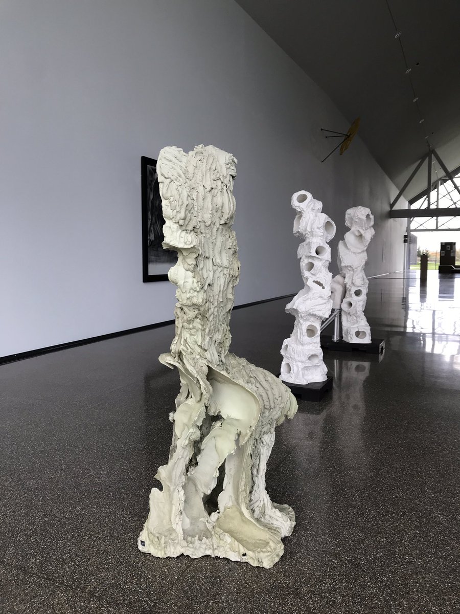 FdezMallo's tweet photo. ‘Una distancia insalvable’, exposición comisariada por @Kartoffelmensch 
@antoninoycinia #FCAYC
Fundación Cerezales.
Extraordinaria. 
—
Autores, piezas y explicación en siguiente tuit de este hilo https://t.co/CqdnIJEyr2