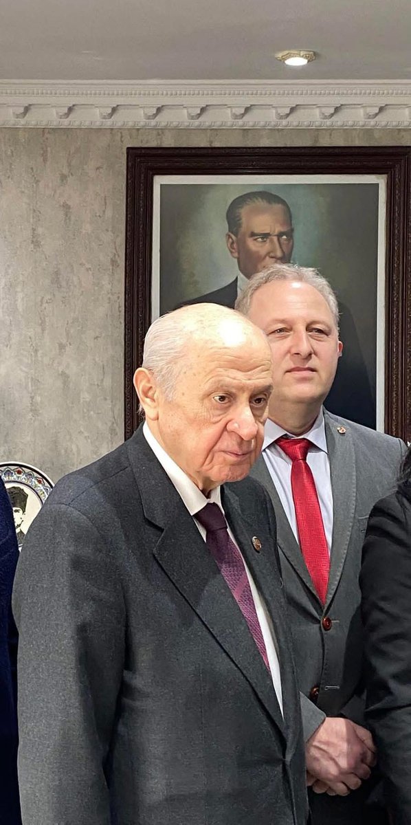 LİDERE SADAKAT ŞEREFİMİZDİR.