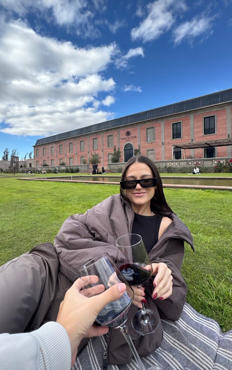 ERICAEGODOY2's tweet photo. La vida te dio otro oportunidad para amar! Te envió a una mujer preciosa que sabe lo que te ama y tiene los ovarios bien puestos, te presume  y le grita al mundo "Ella es mi novia" luchi mai! Estamos felices por tu presente ❤️  @luchimaiiii que viva el 💘 https://t.co/H57E9jLo7X