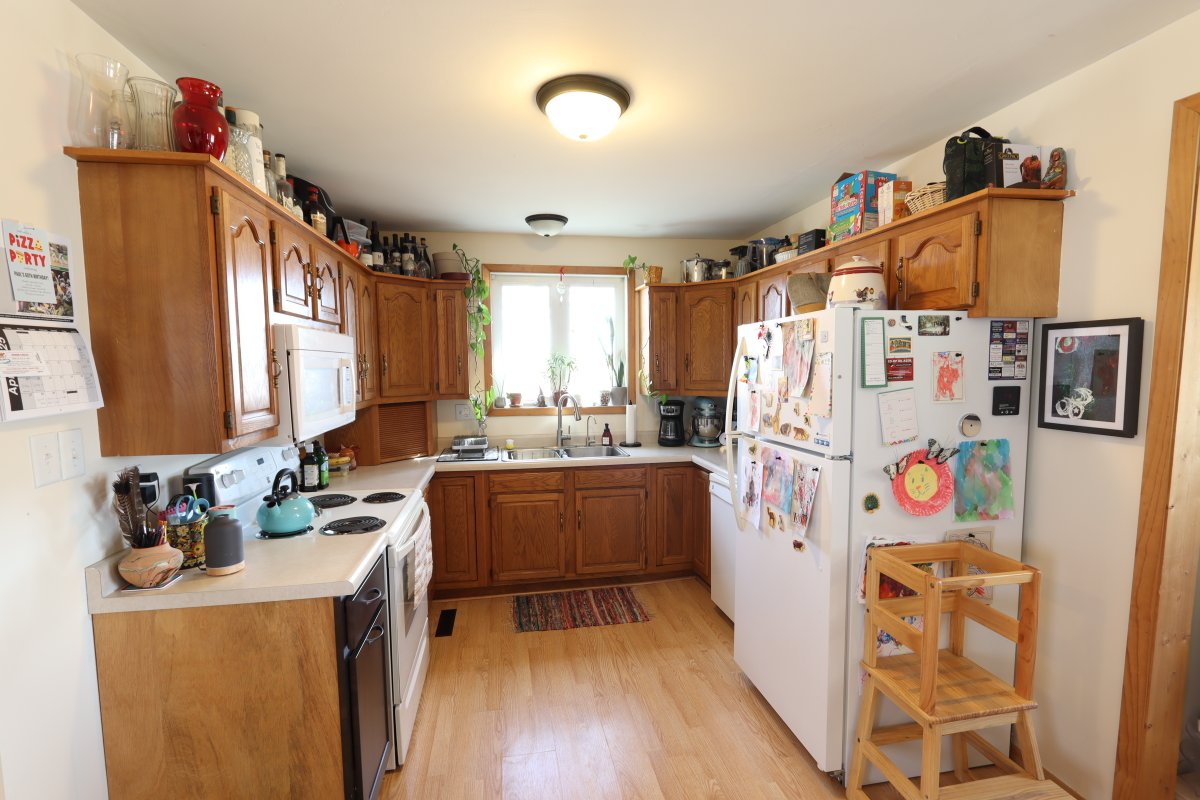 HaabyRealEstate's tweet photo. ***NEW LISTING***

2 BR/1 BA rambler in Strathcona, MN - $104,900!

#NewListing #HaabyRealEstate #Strathcona 

More info here:

https://t.co/1Vq32B2RtH

Offered By:

Steve Haaby - Broker - Haaby Real Estate
701.306.7401 - https://t.co/1Vq32B2RtH
SteveHaaby@HaabyRealEstate.com https://t.co/OS6wOh5dIc