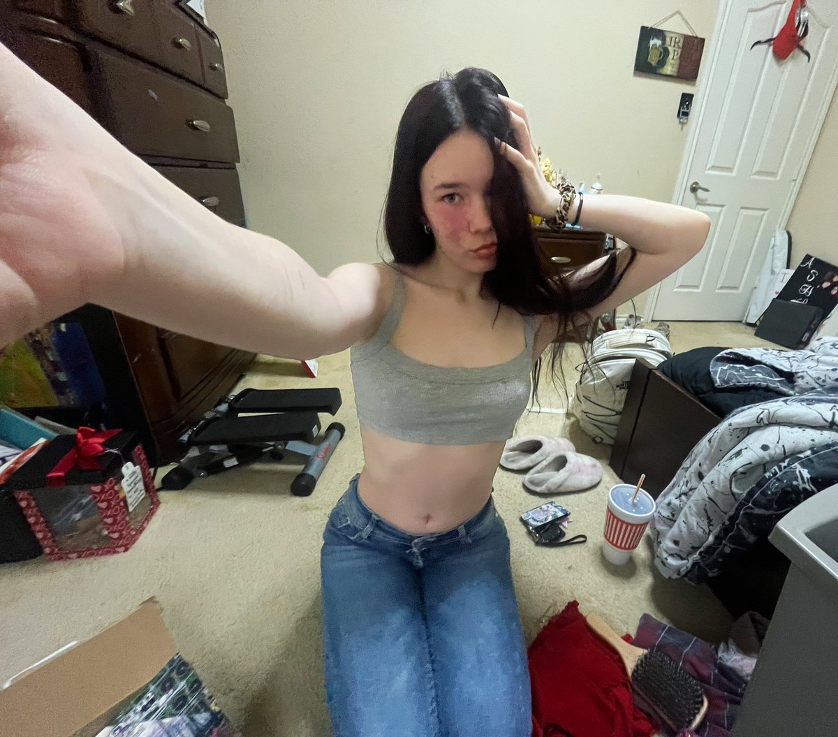 getting ready is such a messy process ⠀
⠀⠀:¨ ·.· ¨:
⠀⠀ `· . 𐙚