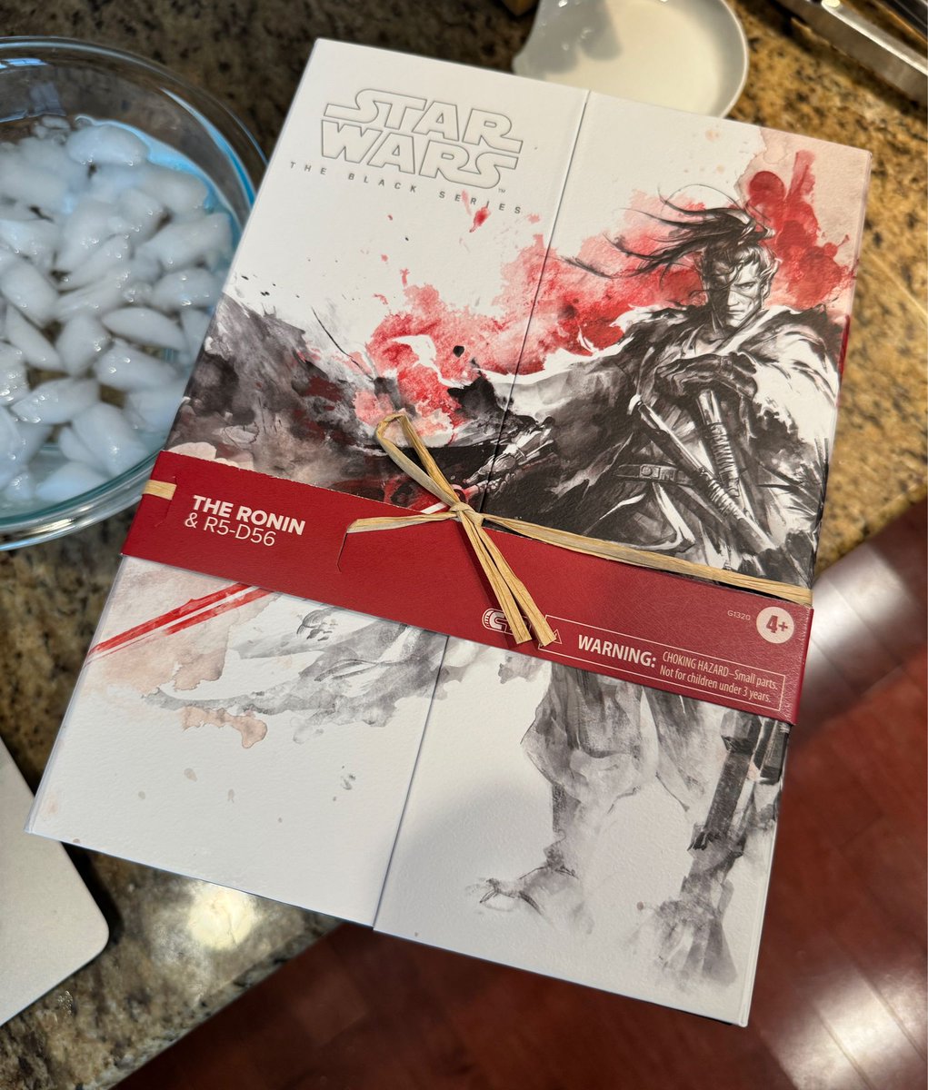 preterniadotcom's tweet photo. This rules. Just put every exclusive on Amazon in stock during the convention so it feels like I’m playing along at home. https://t.co/DfvvsNJToi