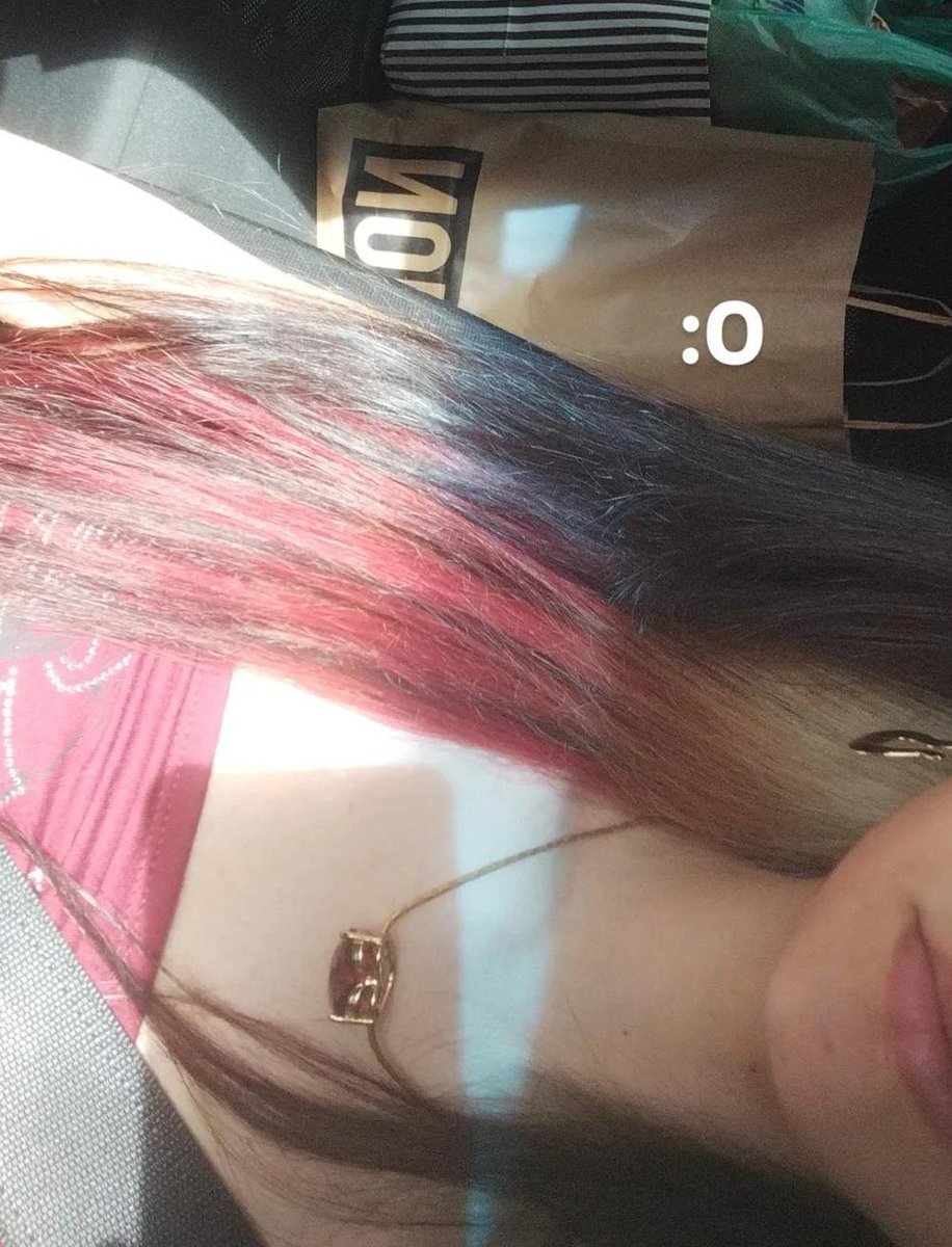 poryigon's tweet photo. neu cabelo com 3 cores https://t.co/HNJU8BSL1Q