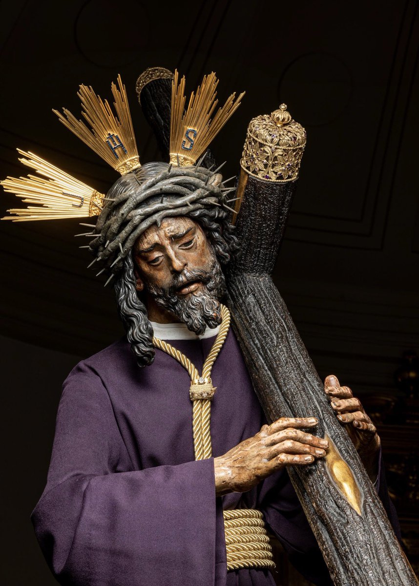 "¿Por qué buscáis entre los muertos al que vive? No está aquí. Ha resucitado."

¡Feliz Pascua de Resurrección!
