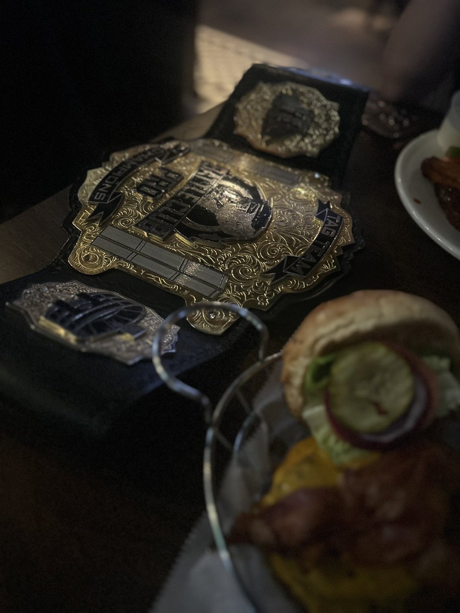 HesBiGCuZZO's tweet image. HAPPY WRESTLEMANIA WEEKEND! Everyone please be safe!! 🙌🏾
.
.
#Wrestlemania #BigCuzzo #BattleClubPro #Bar #Drinks #SaturdayNight #EasterWeekend #Time #Enjoy #burger #newyorkcity #nyc