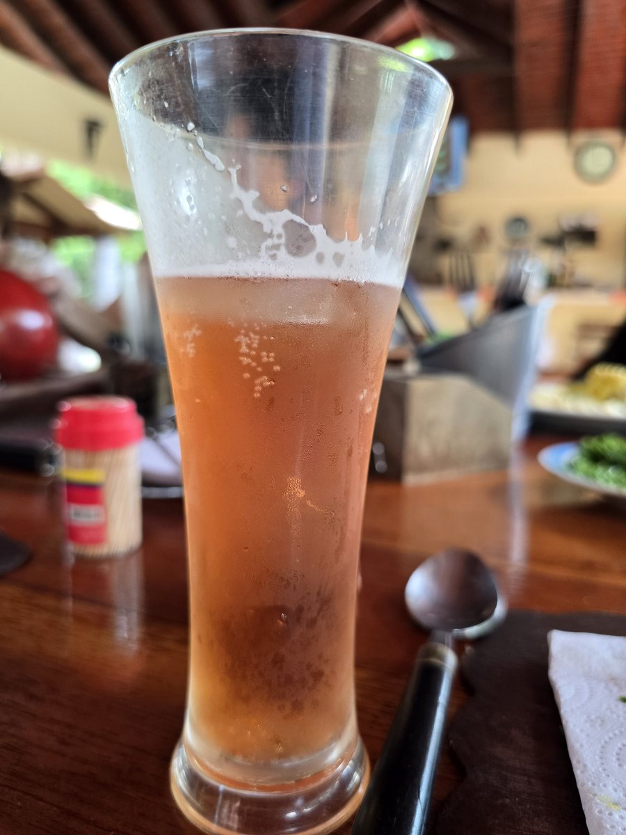 Ondippulee's tweet photo. A Refajo* means a "slip on" (inner garment). A Refajo Colombiano is a drink with 3/4 to 2/3 beer & 1/4 to 1/3 soda depending on who makes it & where. The soda is mostly a Colombiana**.
This drink is common in the hotter regions of 🇨🇴, as part of family gatherings.
#ProjectMeta https://t.co/Mhps4L6Lka
