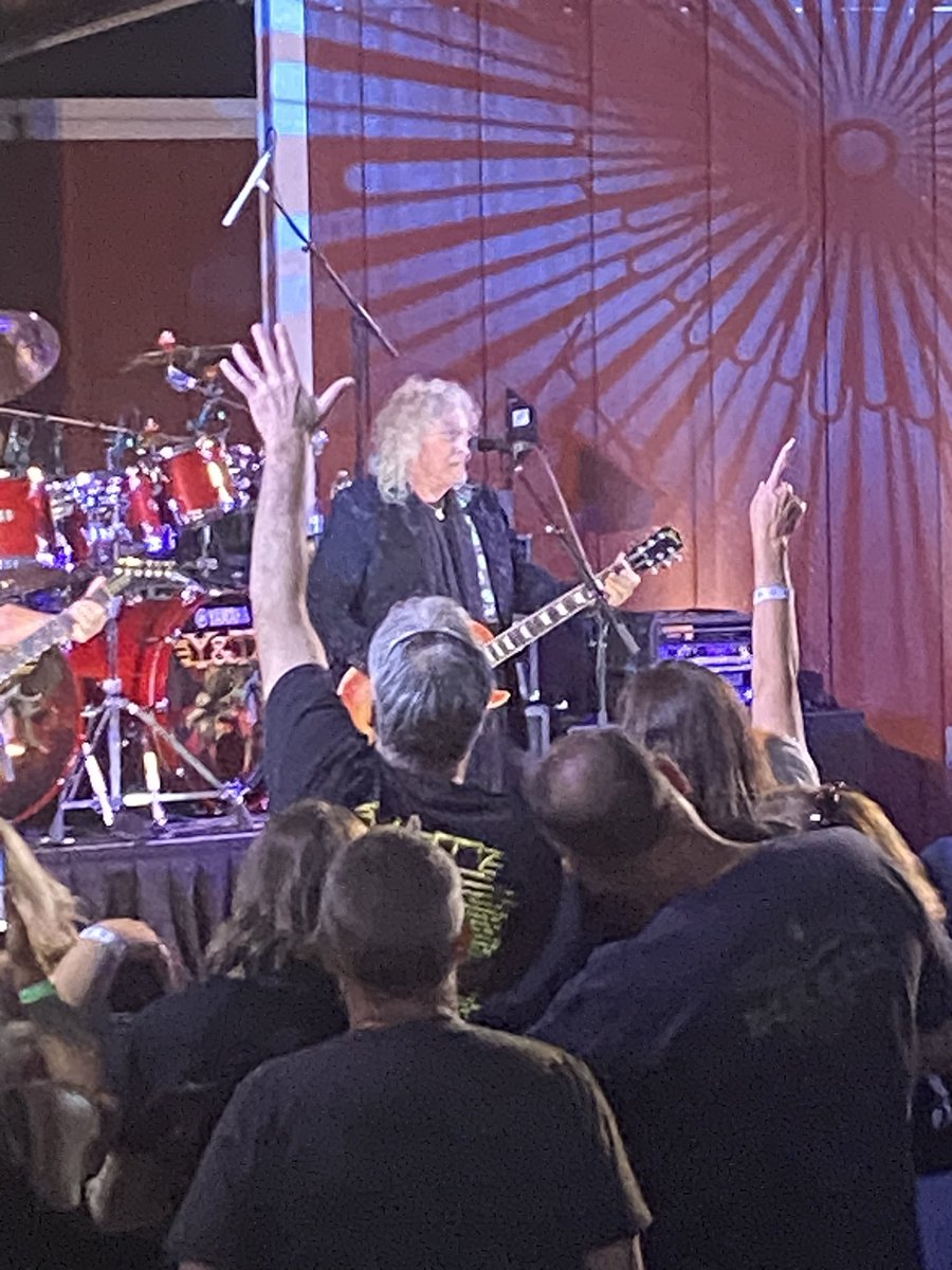 SSFHunter's tweet photo. @YandTRocks What an amazing show. Had an awesome time. https://t.co/I0zIH16qO8