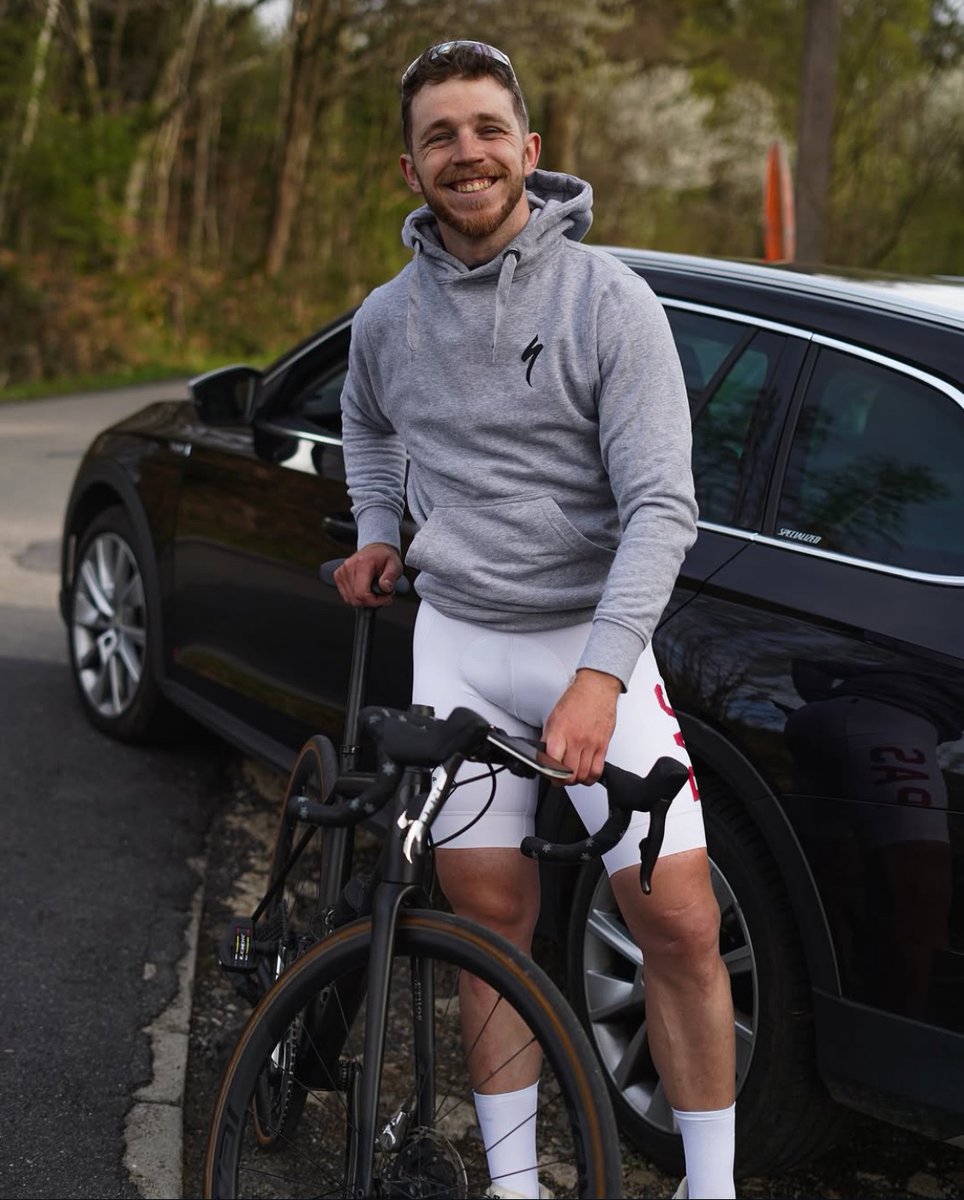 LeGrandFanfan's tweet photo. I'm happy to be back cycling this season, for another one! I'm going to start an astral projection session to relax. Who wants to put their soul into my body? 👦🏼🔄👦🏽 https://t.co/cAoI552qCE