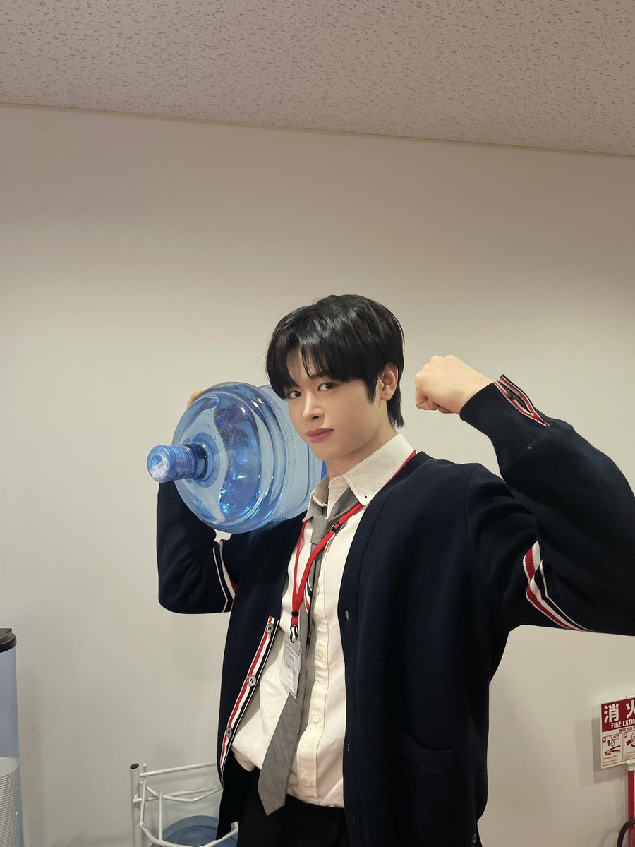 The temperature's dropping... time for something warm! How about some pork back-bone stew or a hot pot?