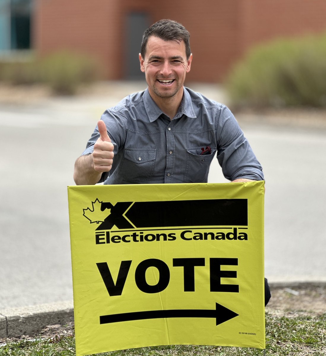 vankayak's tweet photo. Get out and vote, like your country depends on it!!

Canada Strong! 🇨🇦💪🏽 https://t.co/52Ctc7fYGx