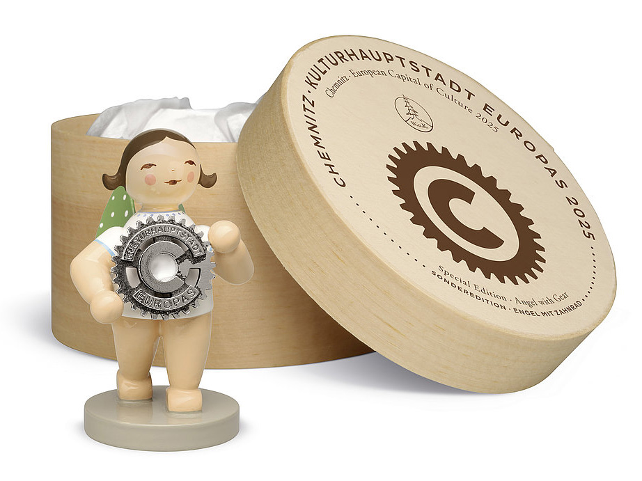Gleasonposts's tweet photo. The angel with gear from the world-famous Wendt &amp; Kühn Manufaktur in Grünhainichen near Chemnitz is designed to inspire your gear machines and gears. All the best and Happy Easter! https://t.co/BKY8hJ2dDo

#gleason #pfauter #geartechnology #gearhobbing #wendtkuehn #gruenhainichen https://t.co/oPVJavT0Fl