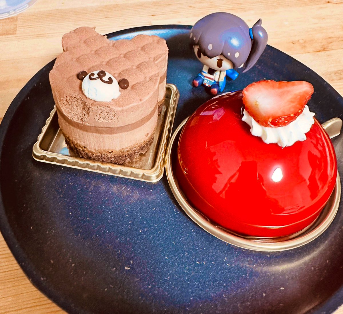 加賀(艦隊これくしょん) 「ケーキ…うま…加賀さん…」|マスクザＪのイラスト