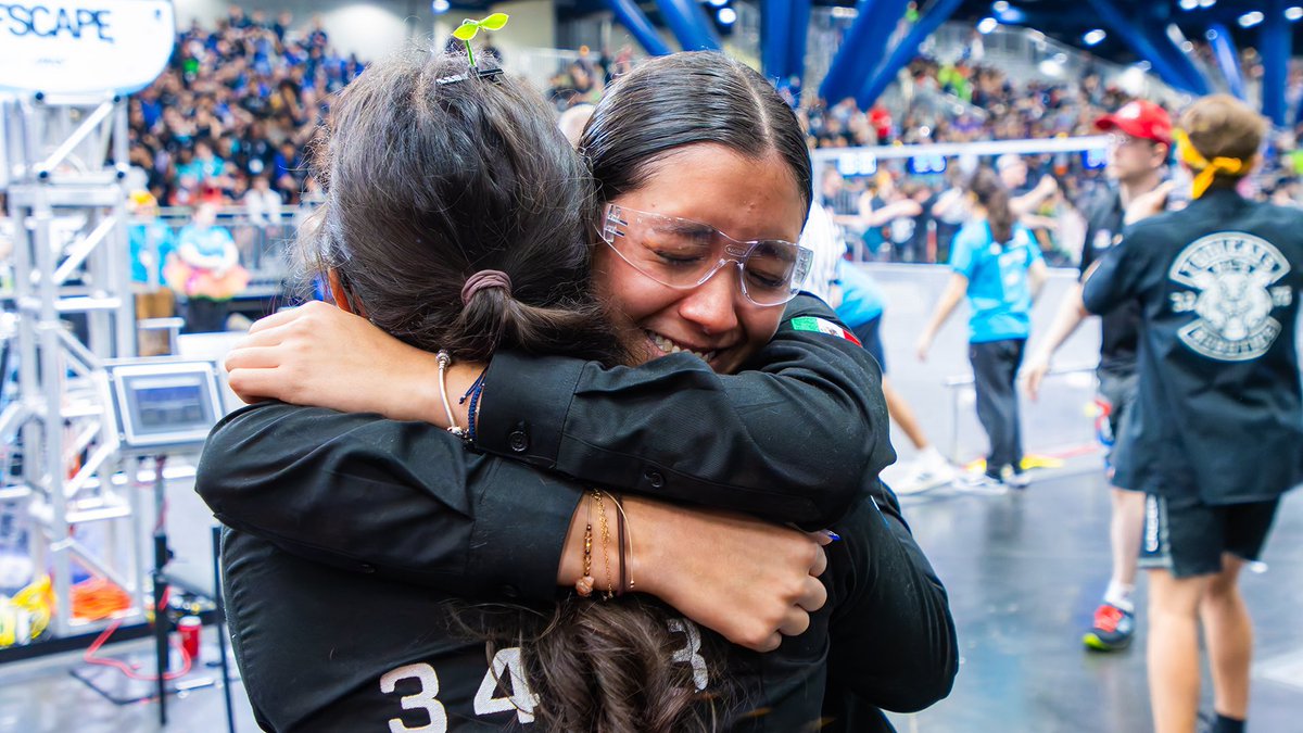 Quadratin_SLP's tweet photo. ⚠️ LamBot 3478 de @PrepaTec #SLP se convirtió en el primer equipo mexicano y latinoamericano en clasificar al Einstein en la competencia mundial #FIRSTHouston. ✅
¡Enhorabuena! 🫶🏻
https://t.co/Bd09XE3F3J https://t.co/yWjeBj8p06