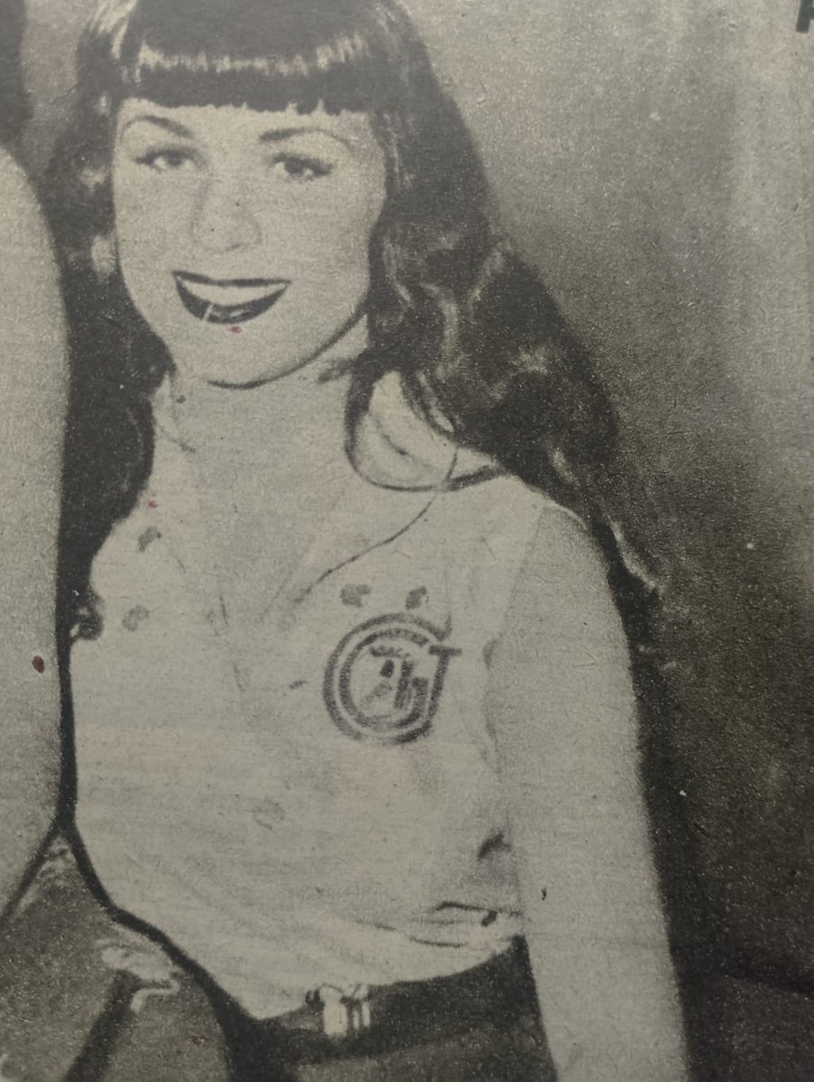 jpkrysko's tweet photo. Una joven argentina postulante a Reina del Trabajo con una desconocida vestimenta con extraño logo de la CGT conteniendo el escudo peronista. 1950 https://t.co/RmS1OuUXNC