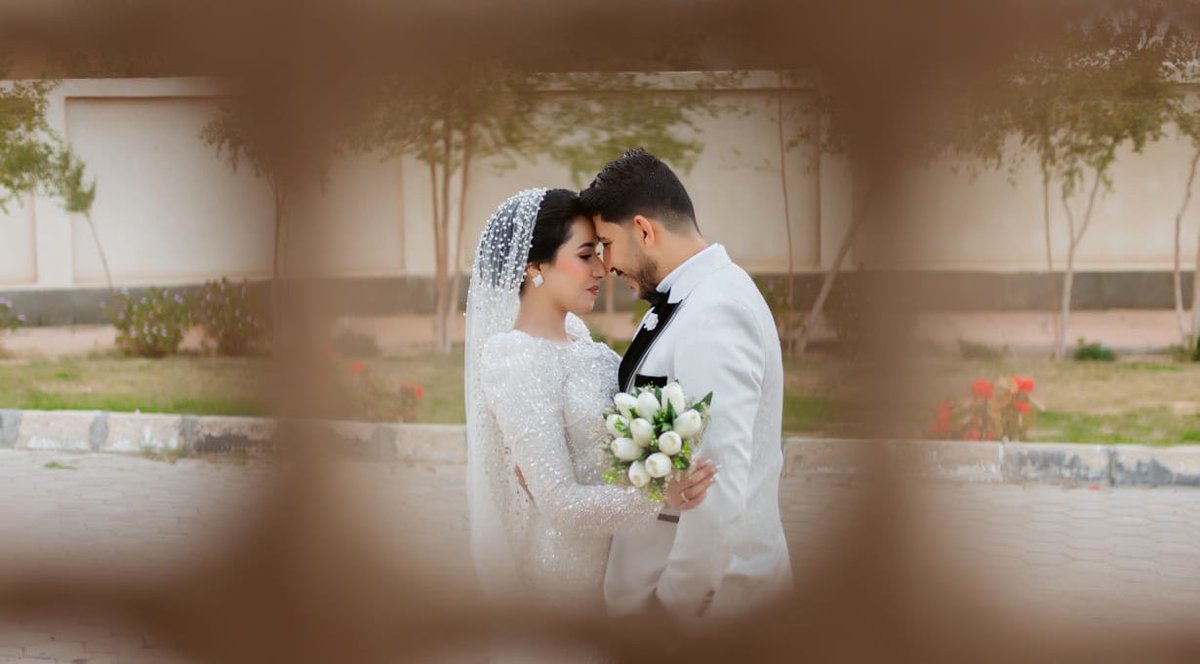 وايه الدنيا سوى عيونك 
سوى حضنك ف وقت الخوف ❤️.