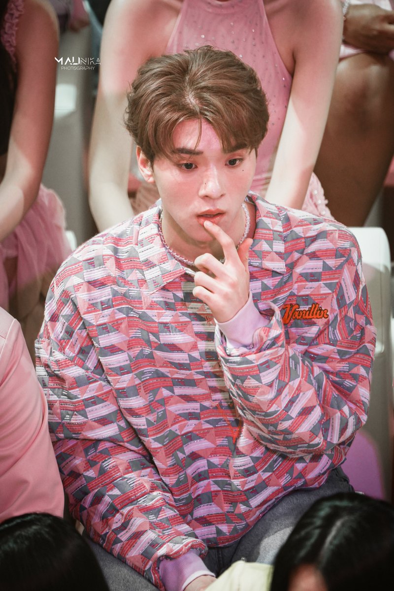 MalinikaPhoto's tweet photo. 250419 • @oattrttt 

🥹🤏🏻

SANDELL X FOUREVERYOU2
#oattrttt #SandellGrandOpening https://t.co/uNqkhlizMK