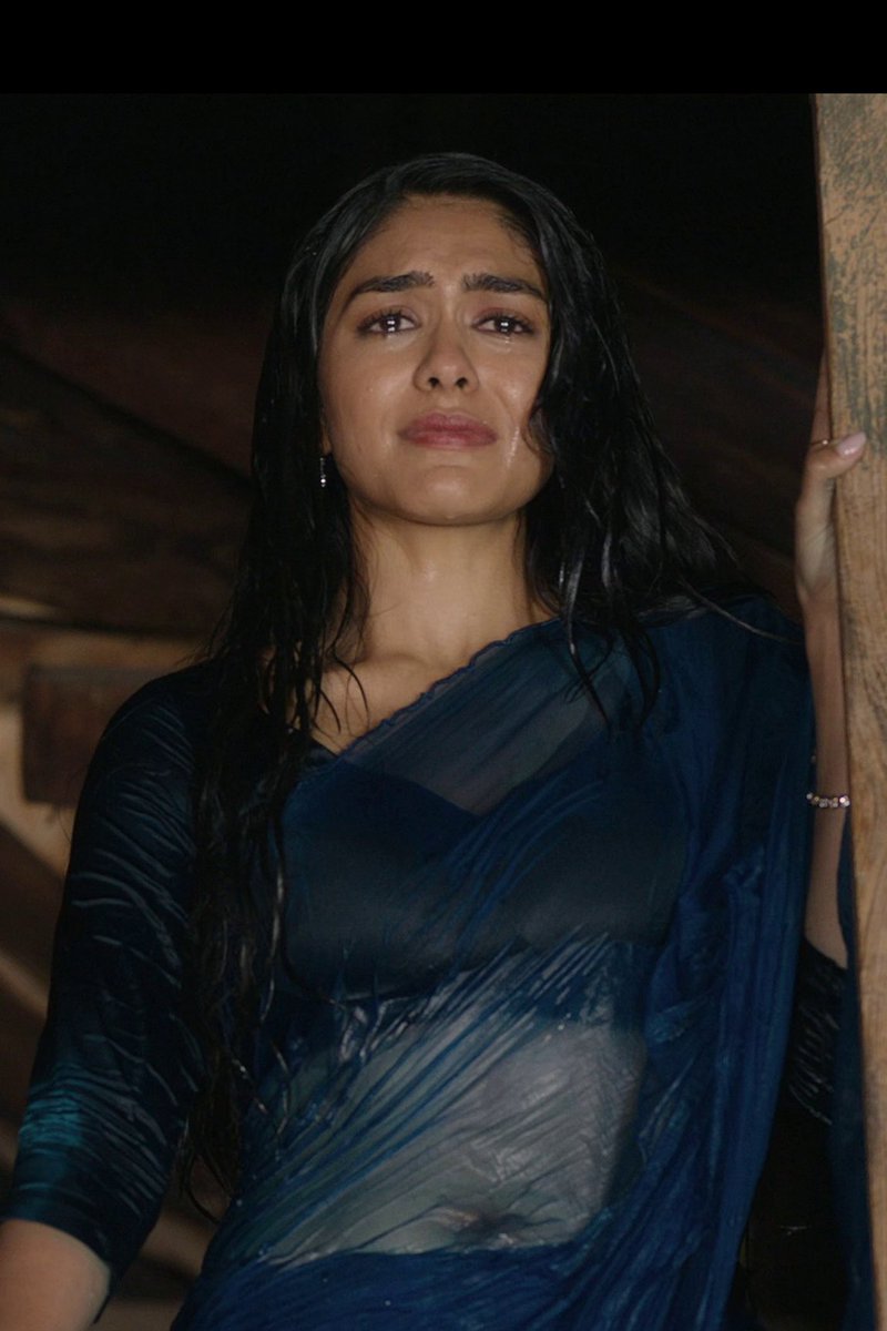 TheDudeFellow's tweet photo. Mrunal Thakur https://t.co/0rHQEluMvr