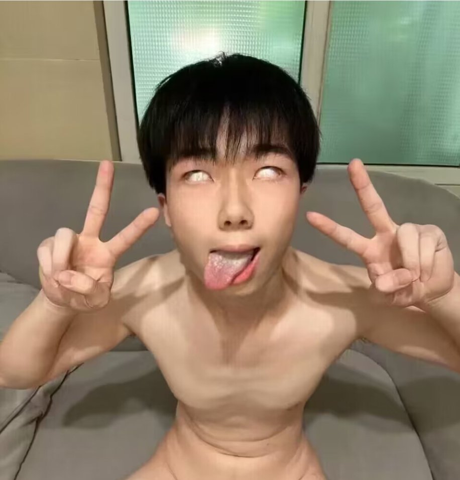 BoChui19734's tweet photo. 他废物、狗逼、畜牲、公交车、公厕肉便器。白天偷看手机求羞辱，晚上在厕所扣着烂逼，疯狂高潮，看着手机屏幕上粗口且羞辱的话语，想着被操成傻逼。大脑不受控制，翻白眼吐舌头#胁迫 #丧志 #洗脑 #白眼 #反差婊 #母狗 #淫荡母猪 #骚狗QQ:3697617243 在线求玩 https://t.co/0RY2n3nE7d