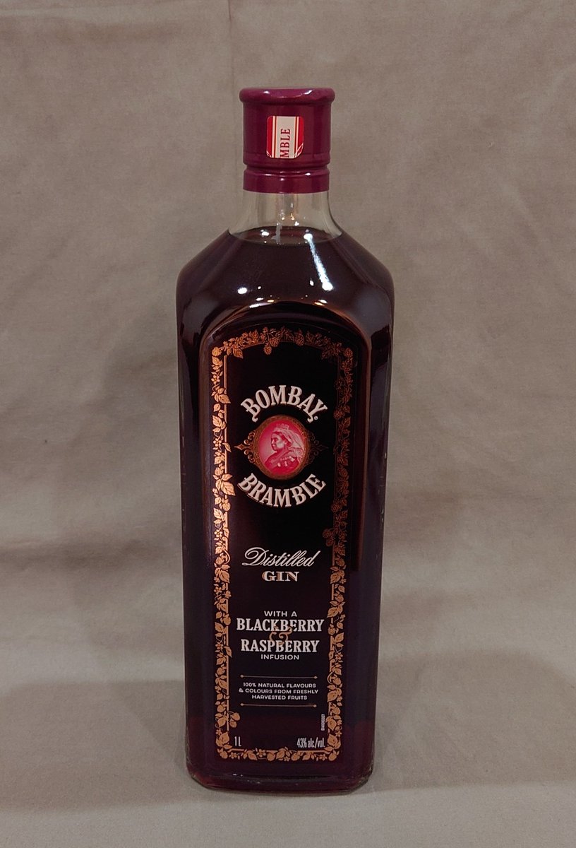 ZKatadome's tweet image. 帰宅後に冷凍庫に入れてましたが
我慢できず開封w
赤いボンベイ「Bramble」です🥃✨
Sapphireの清涼感も大好きですが
コレはベリー感強め、甘さ控えめで
ジン特有の刺さる感じが魅惑的ですらあります♪
個性つよつよなので、今んトコロックか
炭酸割りしか思いつかずw
旨！✨
#Bombaybramble
#飲むZoi