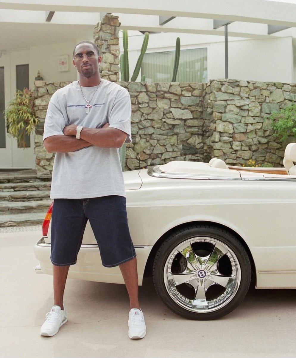 yourememberkobe's tweet photo. Kobe flexing 💪🔥
#KobeBryant #BlackMamba #LakersLegend #MambaMentality #GOAT #NBAIcon #BasketballGreatness #YoungKobe #OldKobe #Legend #BasketballLegacy #24Ever #8Forever #NBAHistory #Champion #LakersNation #HoopsLife #BasketballNeverStops #BallisLife #MambaOut #KobeFan #NBA https://t.co/36JJInGuhT