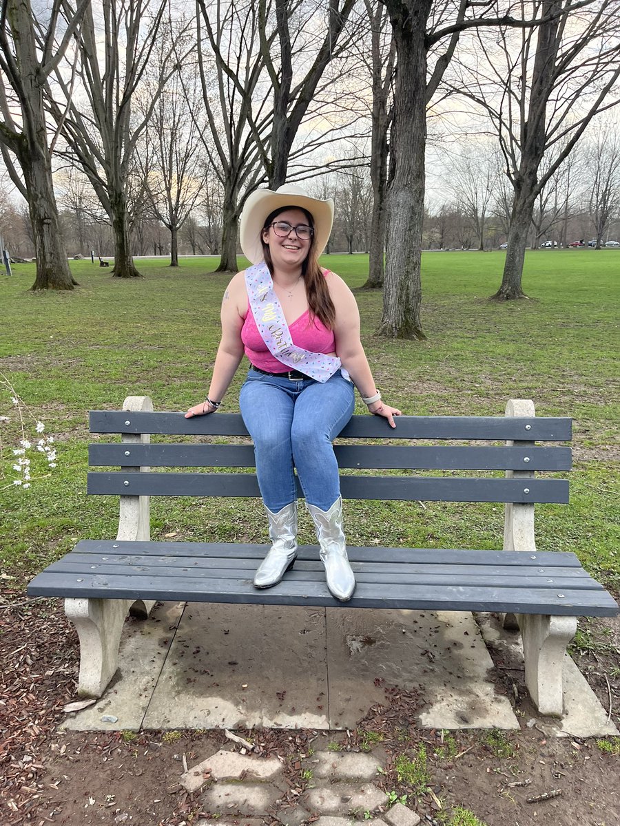 so like hi i kinda forgot to come on here yesterday.. but im 20 now so thats cool :)