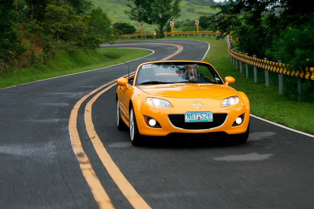 MorteJude's tweet photo. @mandolinaes One of the first shoots done by this account w/ a loaner (now mine) unit, a loaner camera (Canon 50D), and for a Philippine 🇵🇭 broadsheet's motoring section (as first crack) ⬇️
#Photography #MazdaMX5 #Mazda #Miata #motionshot #trackingshot #automobile #roadster #SundayYellow https://t.co/Z9XsHDR5SB