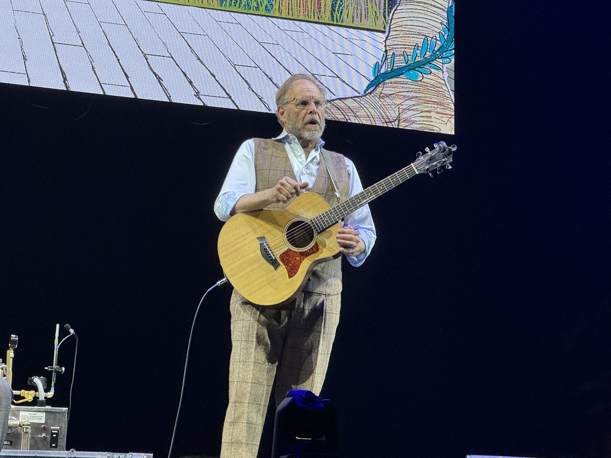 rodrakic's tweet photo. Getting to see @altonbrown perform live was a blast! #altonbrownlive #lastbite https://t.co/u8mjSYqgr7