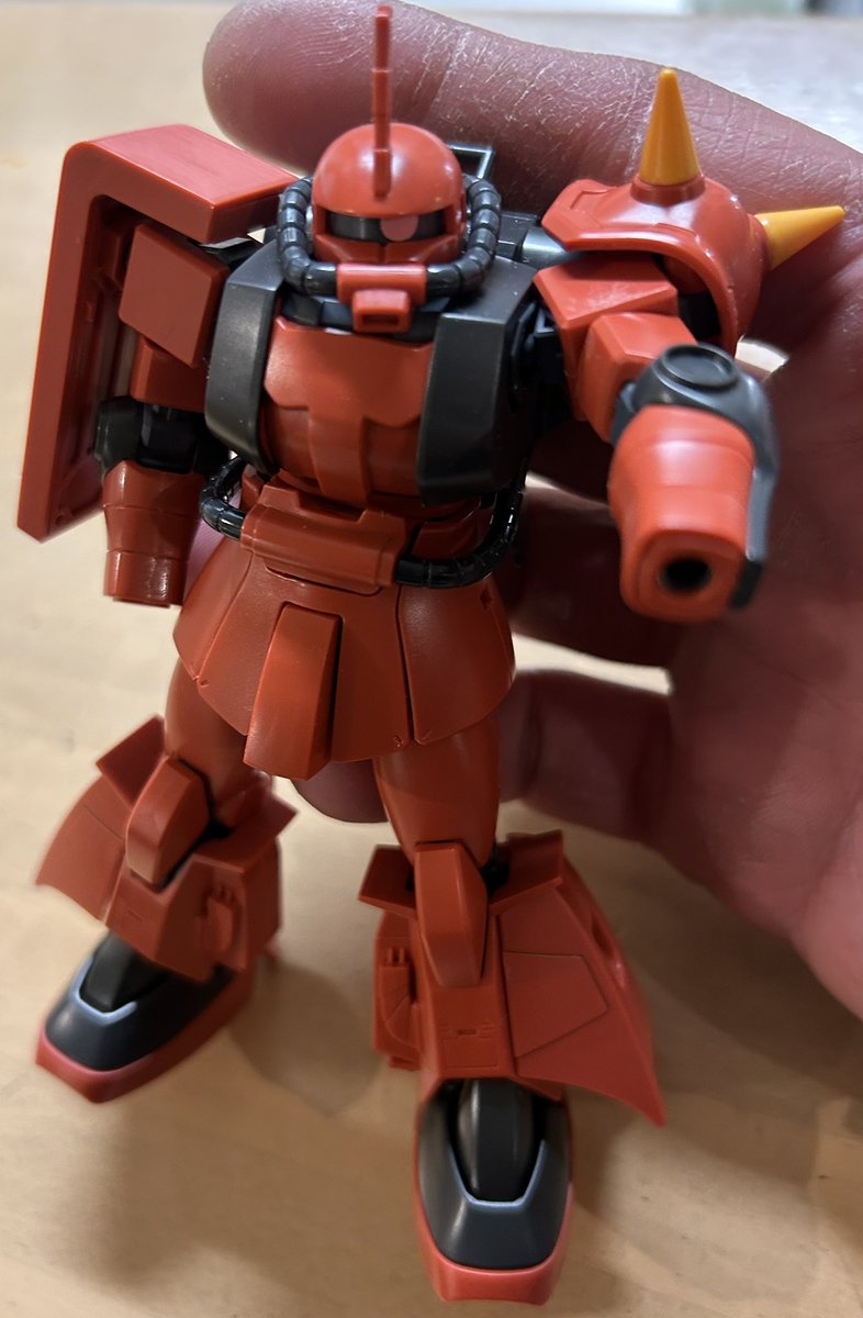 AsoturYbsa's tweet photo. 金土の休みにジョニーライデンザクの製作を進めました。合わせ目消し、ヒケ修正までですが。続きはまた今度部分塗装したいと思います。
#ガンプラ
#ガンプラ好きと繋がりたい
#MS06R2
#ジョニーライデン https://t.co/BoQHo18TTg