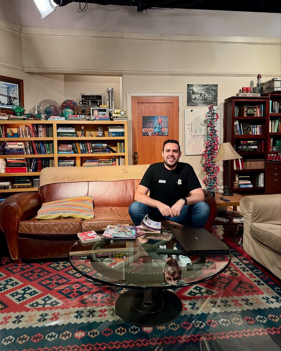 AlexGA13's tweet photo. 📸❤️👉🏼 https://t.co/m5OoaMQ0Ib

#TBBT #TheBigBangTheory #WB #Warner https://t.co/cCQ8WI5cyV