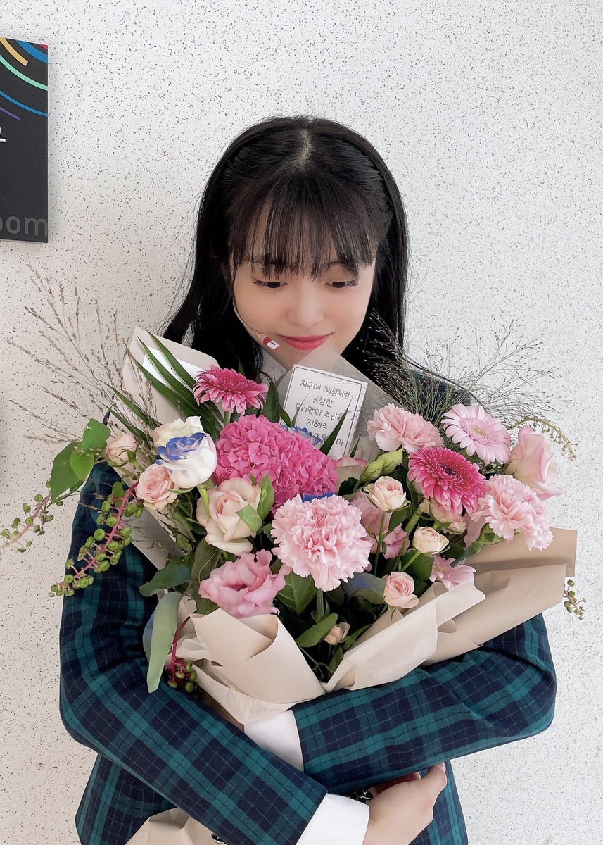 han_on2di's tweet photo. 大好きなスヨンちゃんお誕生日おめでとう🎂

#해피지수연데이 #HAPPYJISUYEONDAY #지수연 https://t.co/dcee1rk1e4