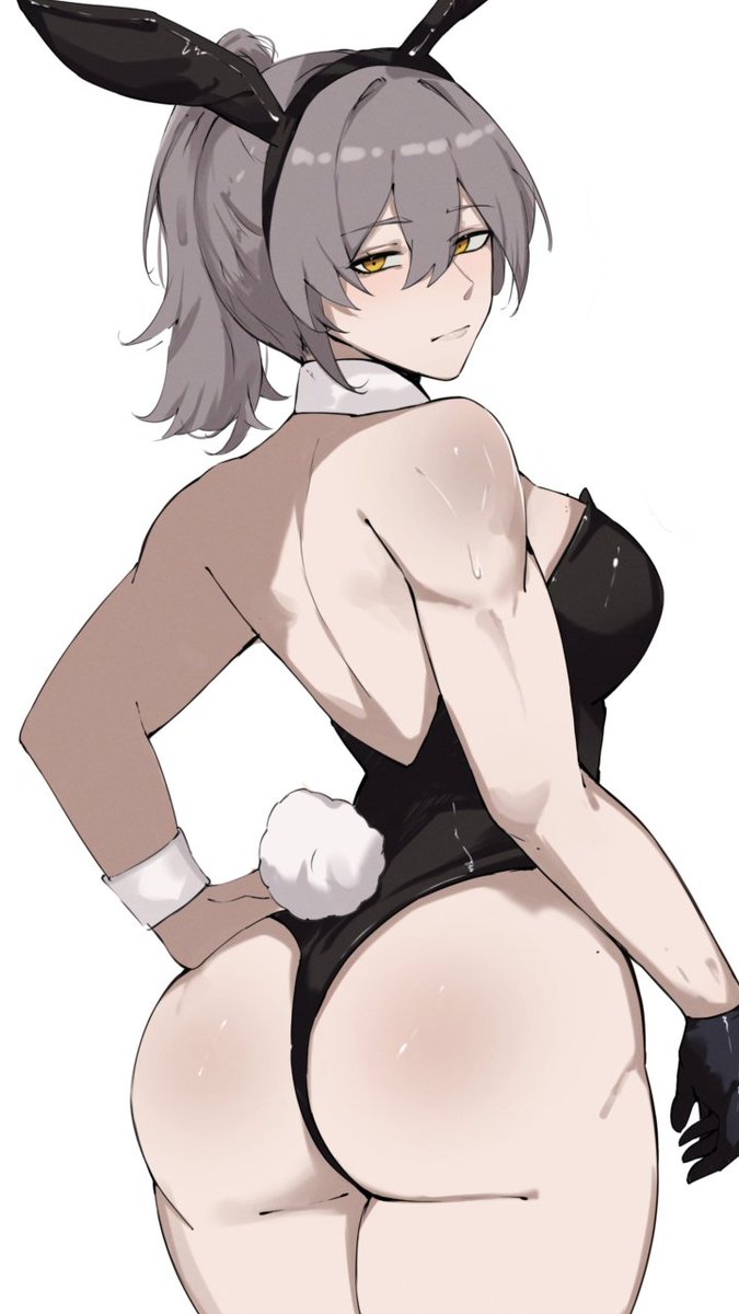 StellarBatter's tweet photo. "Man....when I said you should bring a bunny suit next time. I meant for YOU!" https://t.co/1p4YzqHvtI