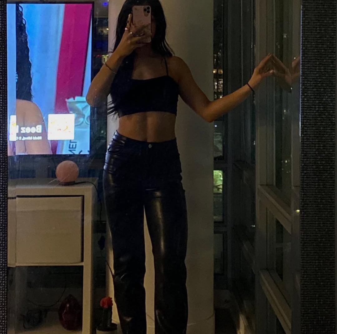 AlyssiaForYou's tweet photo. Bitches clocking into their 9-5 while I’m in Italy LOL couldn’t be me 

#PaypigProblems #fandom https://t.co/0fpnqdbgiI