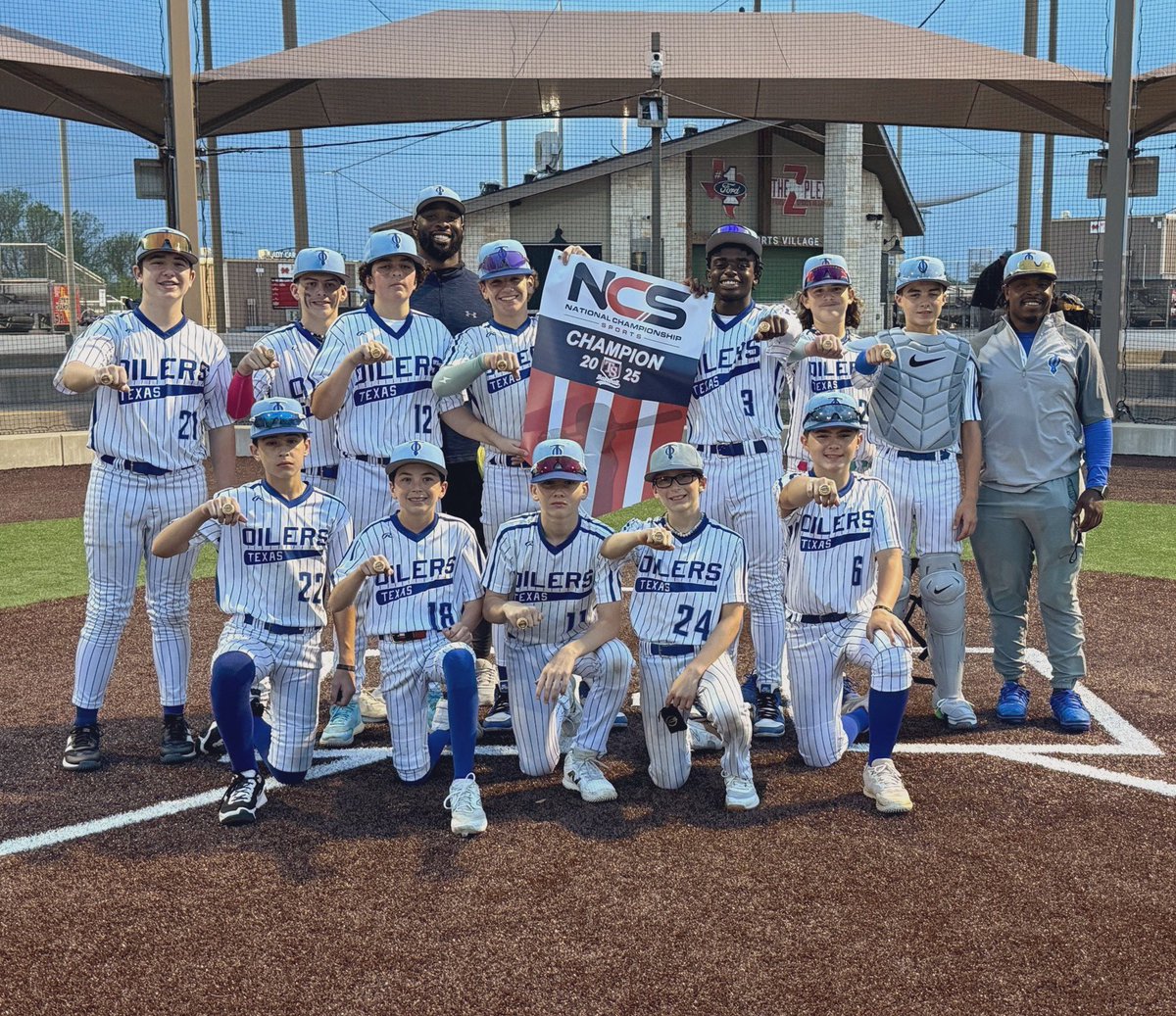 treybraddy2029's tweet photo. It was a long day, but it was worth it. The ring was extra; good baseball βΎοΈ was played! I hit an ITP HR in the championship game. #DFWAthletes #TexasOilersNTH #TSB #13U #EasterBash #TB3 #fyp https://t.co/L7ODTv8IAd