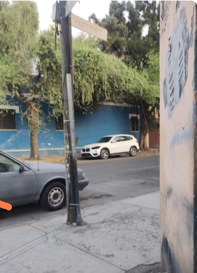 FrentedeLibera3's tweet photo. @c4jimenez @IztacalcoAl @SSC_CDMX @FiscaliaCDMX En la calle Fausto Romero esquina con Moctezuma, colonia Aragón-Villa en GAM se ha convertido en un punto de venta de drogas, lo hacen los tripulantes de una BMW blanca y un Camaro naranja con negro. Kevin y Tadeo Guillén quienes controlan la extorsión en la zona. @UCS_GCDMX https://t.co/pTlXTFqGuX