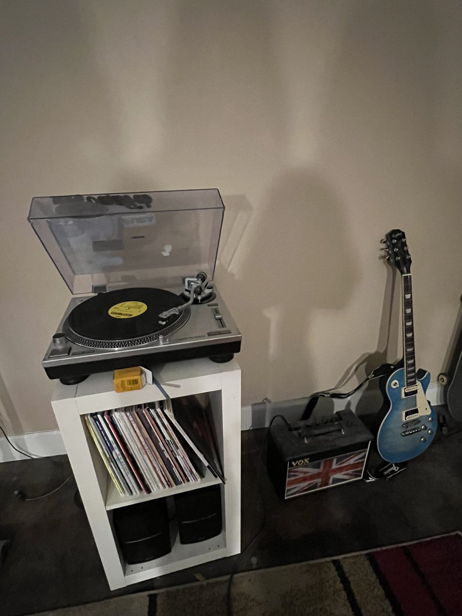 hubert plant emoji (@postedinthecrib) on Twitter photo 