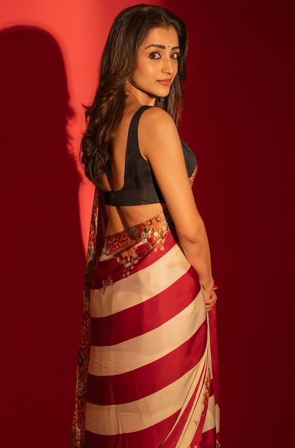 Go86k-3bMAAnXPN?format=jpg&name=900x900