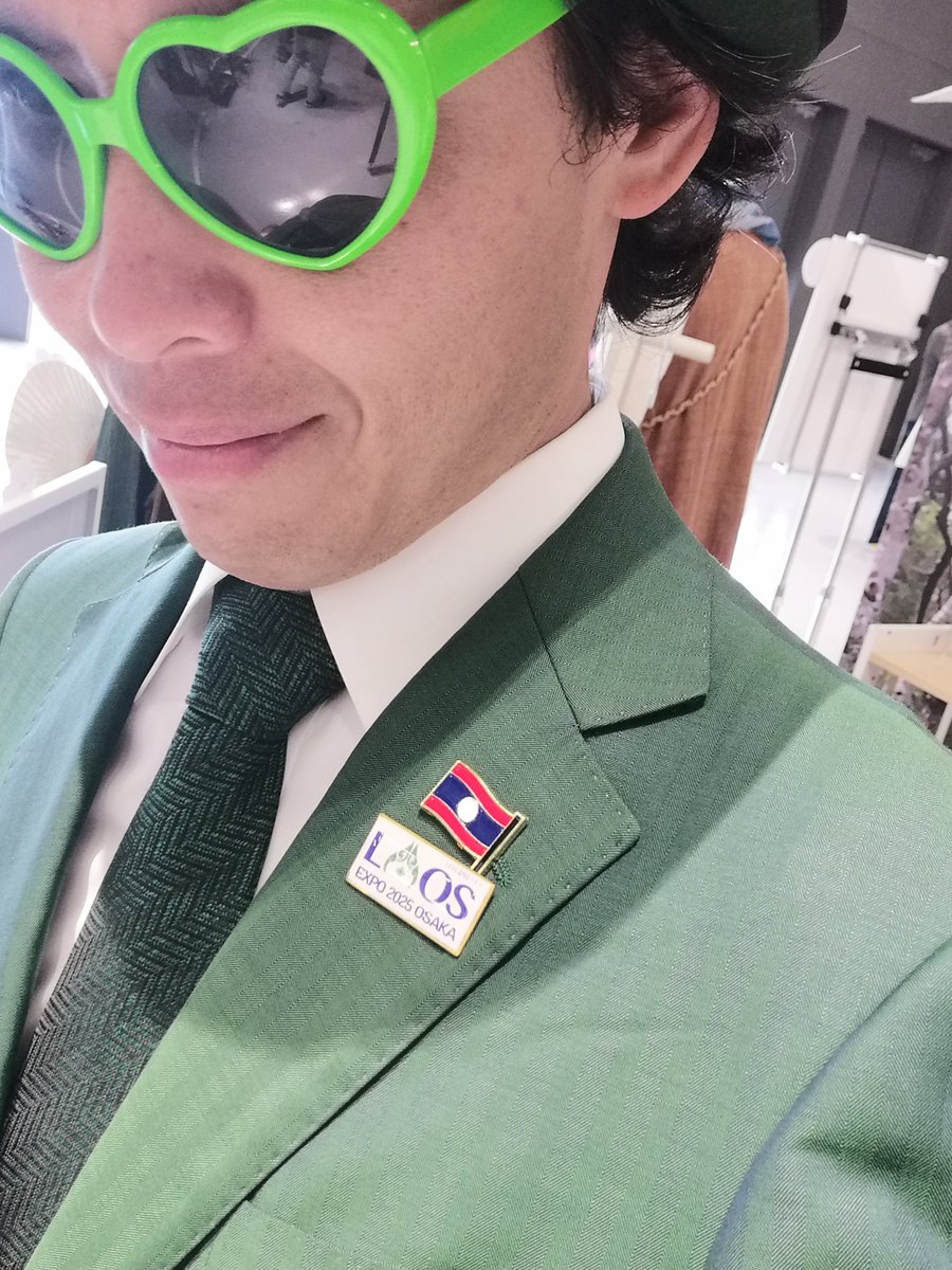 ラオス🇱🇦ピンバッジ。 大阪万博の共同館コモンズD。 たくさんの