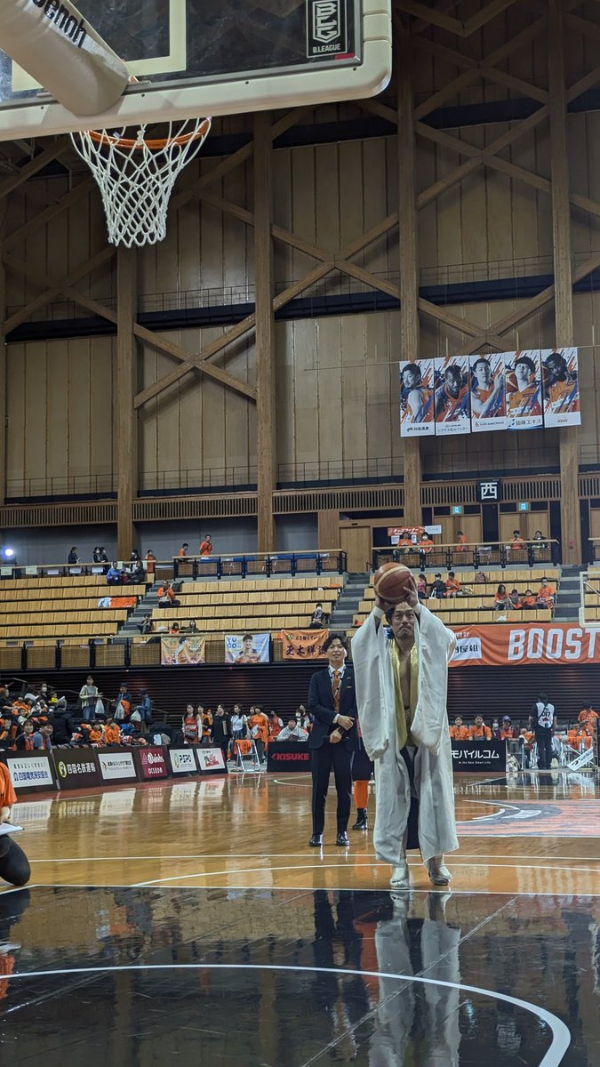 39spangle's tweet photo. フリースローする後藤さん🏀
入らなかったけど格好良かった✨️ https://t.co/CGTMWSUKd7